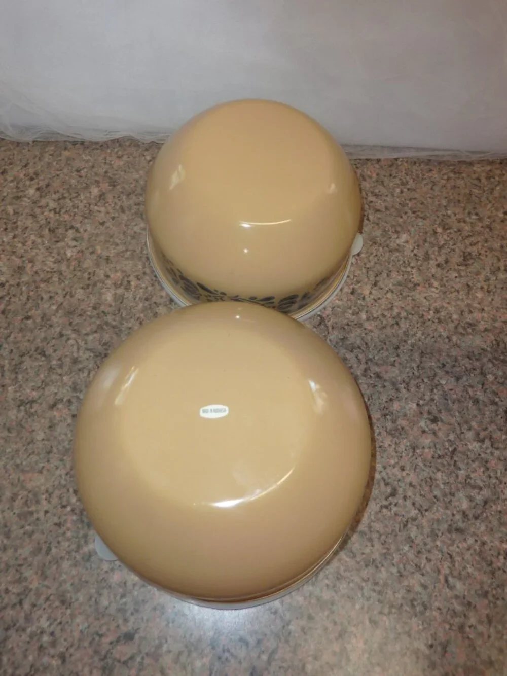 Vtg Pfaltzgraff Folk Art Nesting Bowl Enamel/Metal Plastic Lid Set Of 2